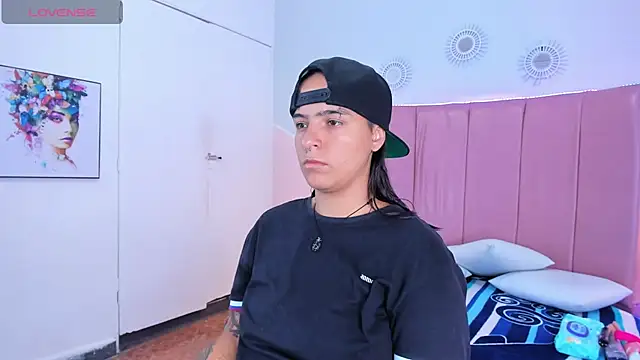 Liiam smith  online show from 10-24-25, 01:29