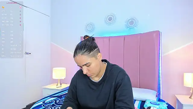 Liiam smith  online show from 12-20-25, 01:07