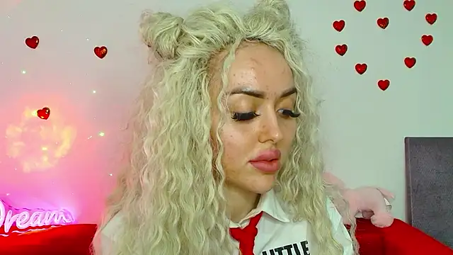 Snapshot of MissisCaty chatting on 02-02-25, 01:45 MissisCaty online show from 02-02-25, 01:45