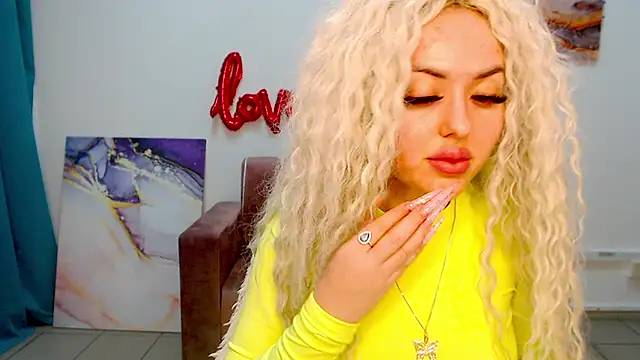 Snapshot of MissisCaty chatting on 02-09-25, 10:43 MissisCaty online show from 02-09-25, 10:43