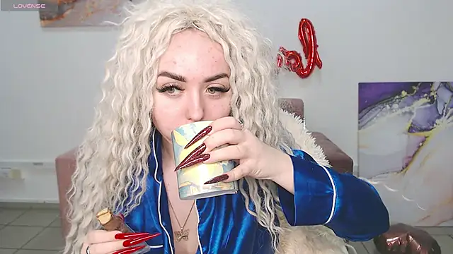 Snapshot of MissisCaty chatting on 02-16-25, 04:09 MissisCaty online show from 02-16-25, 04:09