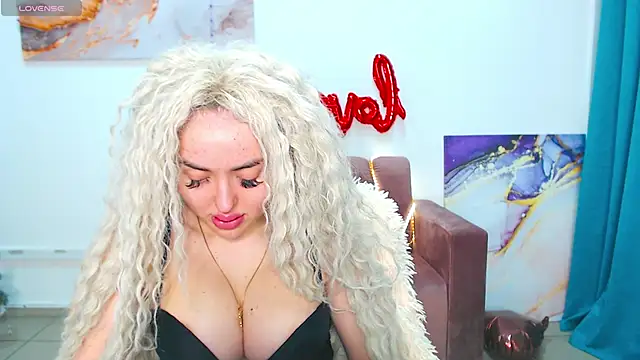 Snapshot of MissisCaty chatting on 02-24-25, 07:52 MissisCaty online show from 02-24-25, 07:52