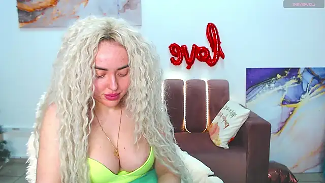 Snapshot of MissisCaty chatting on 02-28-25, 01:47 MissisCaty online show from 02-28-25, 01:47