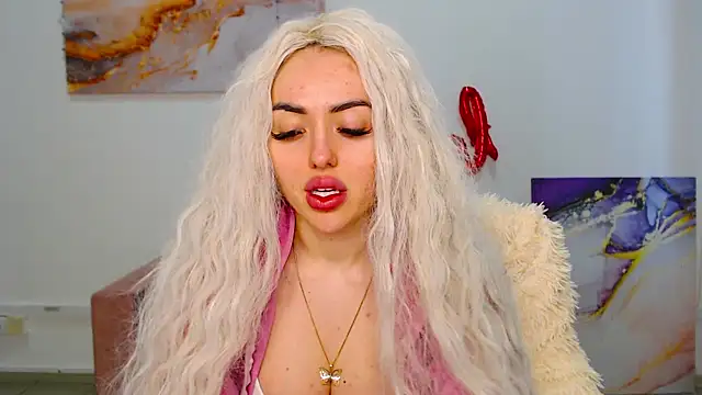 Snapshot of MissisCaty chatting on 03-21-25, 06:38 MissisCaty online show from 03-21-25, 06:38