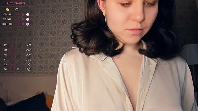 Snapshot of WillaGame chatting on 02-14-25, 10:28 WillaGame online show from 02-14-25, 10:28