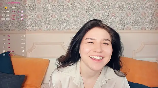 Snapshot of WillaGame chatting on 02-15-25, 10:22 WillaGame online show from 02-15-25, 10:22