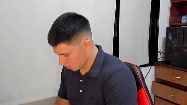 JamesCr  online show from 02-11-25, 03:40