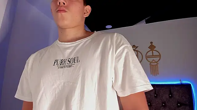 JamesCr  online show from 02-26-25, 03:32