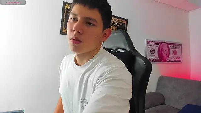 JamesCr  online show from 03-08-25, 07:53