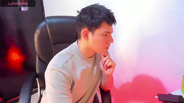 JamesCr  online show from 03-22-25, 04:45