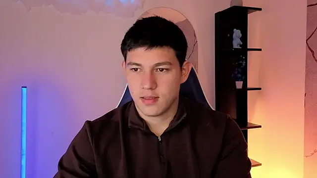 Snapshot of JamesCr_ chatting on 05-25-26, 12:11 JamesCr online show from 05-25-26, 12:11
