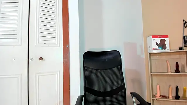 Violetta 0 online show from 10-28-25, 01:14