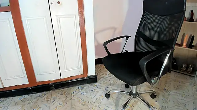 Violetta 0 online show from 11-04-25, 01:32