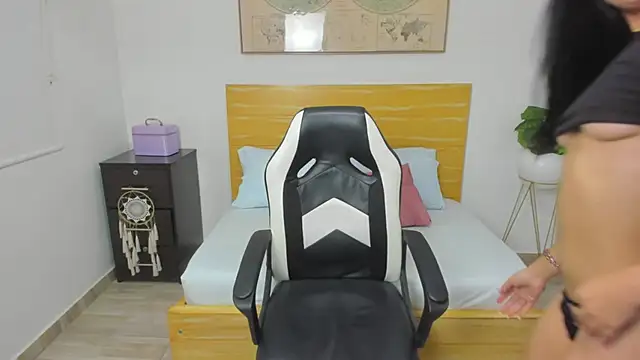 Snapshot of tiffanny_doll_ chatting on 02-15-25, 03:17 tiffanny doll  online show from 02-15-25, 03:17