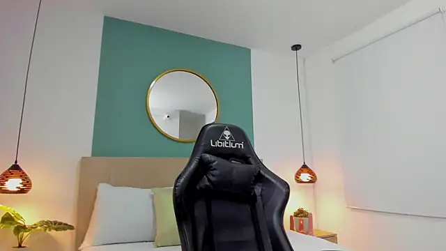 tiffanny doll  online show from 04-24-26, 05:59