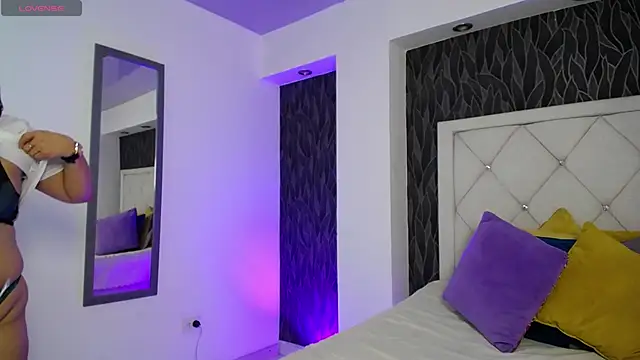 GochitaWild online show from 02-15-26, 02:47