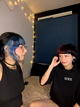 Snapshot of mavimist__ chatting on 10-12-25, 01:37 mavimist online show from 10-12-25, 01:37