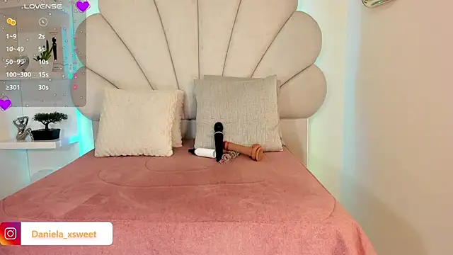 Danielaangelina online show from 12-17-25, 06:41