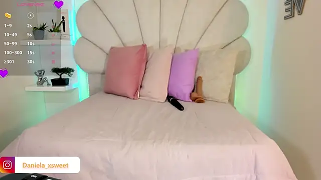 Danielaangelina online show from 04-10-26, 06:18