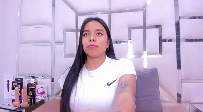 ZoeWan69 online show from 02-15-25, 01:49