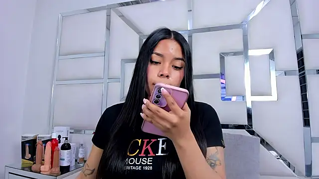 ZoeWan69 online show from 11-07-25, 11:21