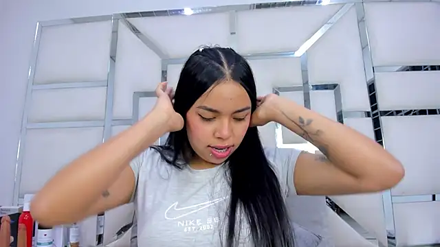 ZoeWan69 online show from 12-04-25, 11:41