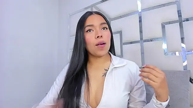 ZoeWan69 online show from 12-17-25, 12:11