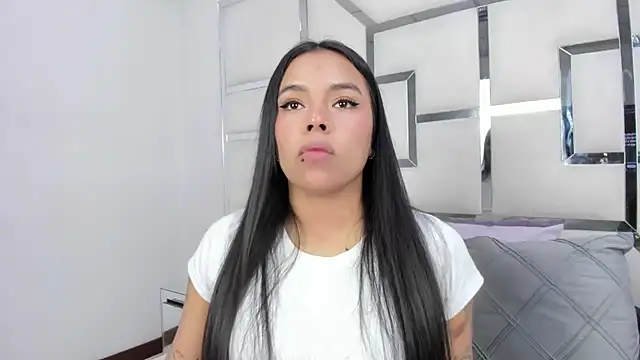 ZoeWan69 online show from 03-26-26, 12:11