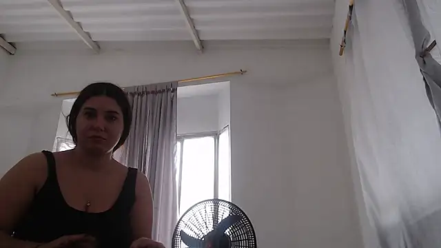 Snapshot of Anniferreira2 chatting on 10-25-25, 02:56 Anniferreira2 online show from 10-25-25, 02:56