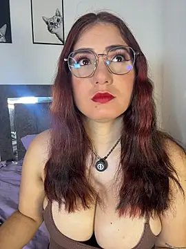 Anniferreira2 online show from 04-28-26, 09:36