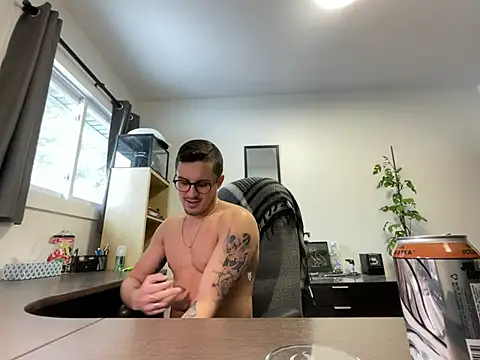 Snapshot of brandeyshow chatting on 03-15-25, 10:55 brandeyshow online show from 03-15-25, 10:55