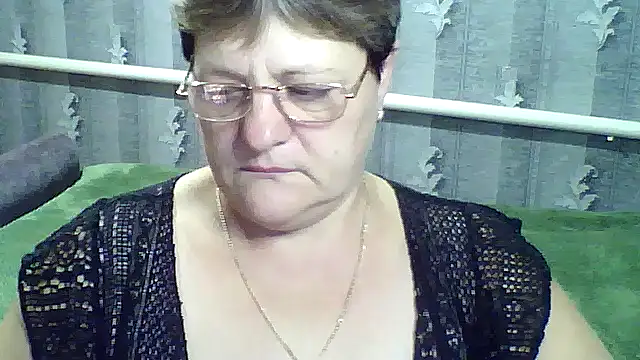 Snapshot of ElzaJewel chatting on 09-17-25, 04:03 ElzaJewel online show from 09-17-25, 04:03
