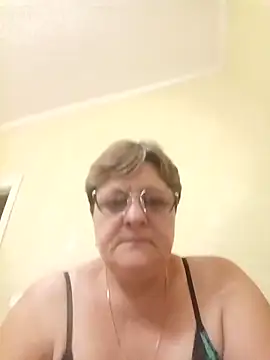 Snapshot of ElzaJewel chatting on 09-28-25, 08:36 ElzaJewel online show from 09-28-25, 08:36