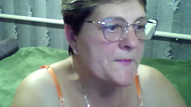 Snapshot of ElzaJewel chatting on 10-09-25, 06:39 ElzaJewel online show from 10-09-25, 06:39