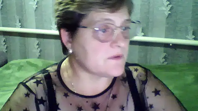 Snapshot of ElzaJewel chatting on 10-15-25, 06:41 ElzaJewel online show from 10-15-25, 06:41