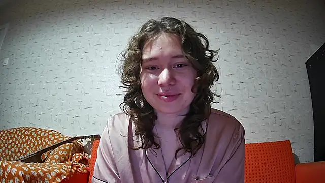 Snapshot of girliemilk chatting on 10-29-25, 10:11 girliemilk online show from 10-29-25, 10:11