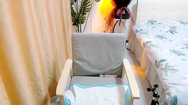 Snapshot of YIYI955 chatting on 02-22-25, 06:17 YIYI955 online show from 02-22-25, 06:17