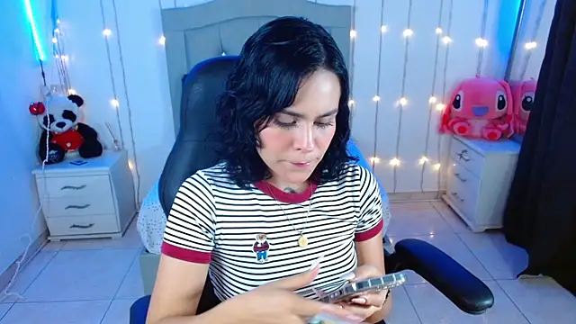 Snapshot of veronica_luar chatting on 10-12-25, 03:05 veronica luar online show from 10-12-25, 03:05