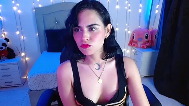 Snapshot of veronica_luar chatting on 10-15-25, 03:39 veronica luar online show from 10-15-25, 03:39