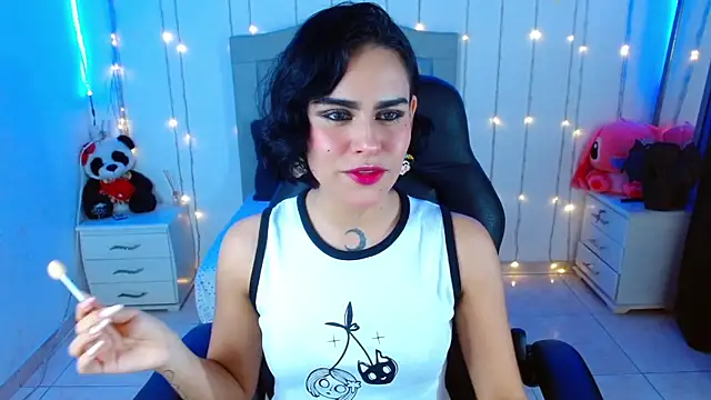 Snapshot of veronica_luar chatting on 10-21-25, 04:24 veronica luar online show from 10-21-25, 04:24