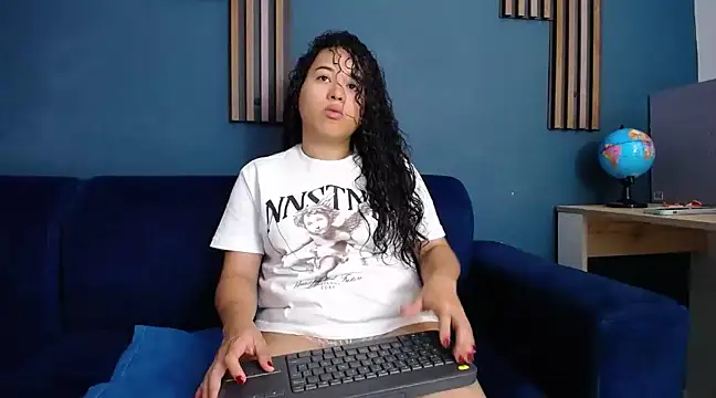 Snapshot of ema_abby chatting on 02-12-25, 07:02 ema abby online show from 02-12-25, 07:02