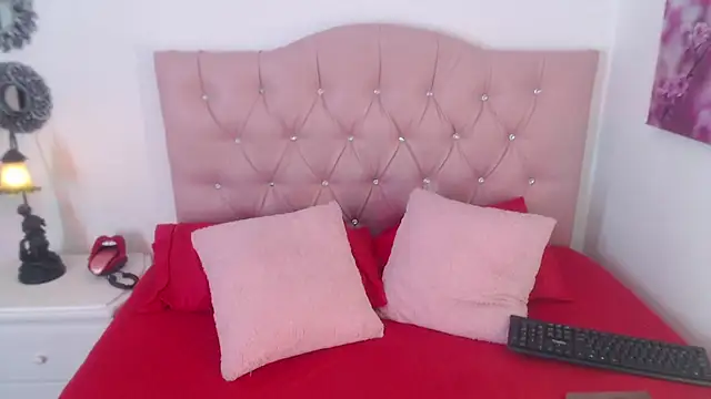 Snapshot of triana_crimson chatting on 02-09-25, 10:32 triana crimson online show from 02-09-25, 10:32