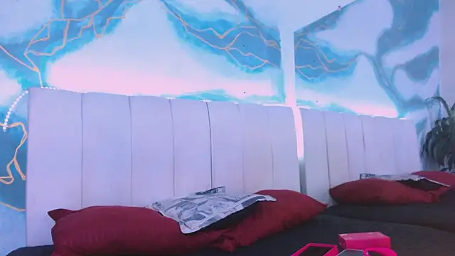 Snapshot of triana_crimson chatting on 09-23-25, 09:40 triana crimson online show from 09-23-25, 09:40