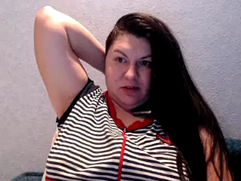 Snapshot of KiraSwee chatting on 12-11-24, 06:42 KiraSwee online show from 12-11-24, 06:42