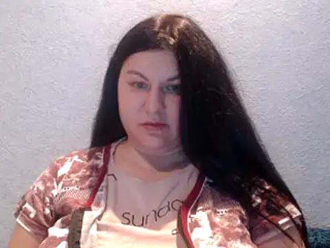 Snapshot of KiraSwee chatting on 01-11-25, 07:49 KiraSwee online show from 01-11-25, 07:49