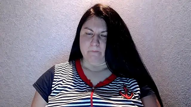 Snapshot of KiraSwee chatting on 03-07-25, 06:11 KiraSwee online show from 03-07-25, 06:11