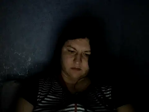 Snapshot of KiraSwee chatting on 03-12-25, 07:17 KiraSwee online show from 03-12-25, 07:17