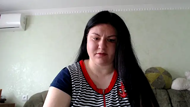 Snapshot of KiraSwee chatting on 09-10-25, 08:36 KiraSwee online show from 09-10-25, 08:36