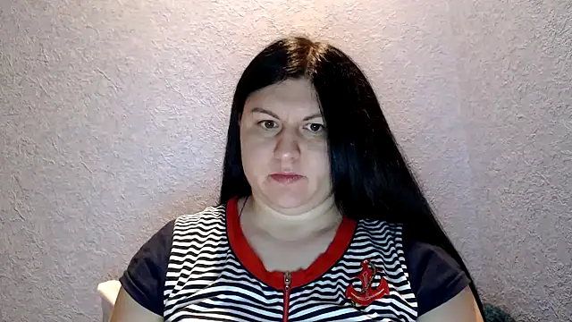 Snapshot of KiraSwee chatting on 09-12-25, 05:35 KiraSwee online show from 09-12-25, 05:35