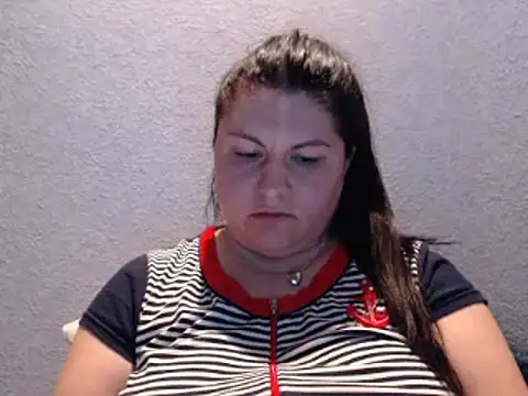 Snapshot of KiraSwee chatting on 09-25-25, 04:43 KiraSwee online show from 09-25-25, 04:43